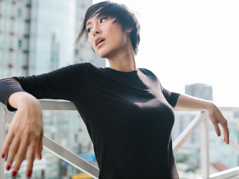 Kathy-Uyen-photo-Ji-Nguyen-costume-The-Blue-T-Shirt-4